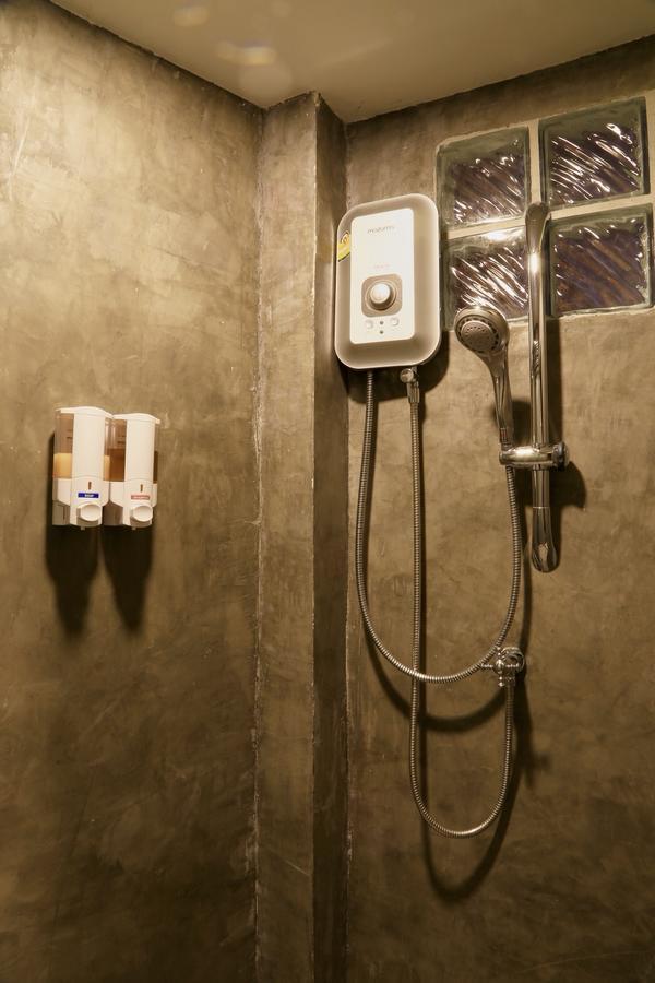 Luck Yimm Hostel (Adults Only) Bangkok Exterior foto