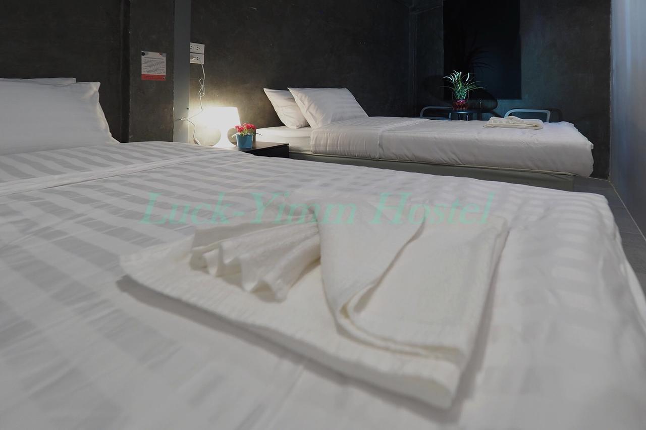 Luck Yimm Hostel (Adults Only) Bangkok Exterior foto